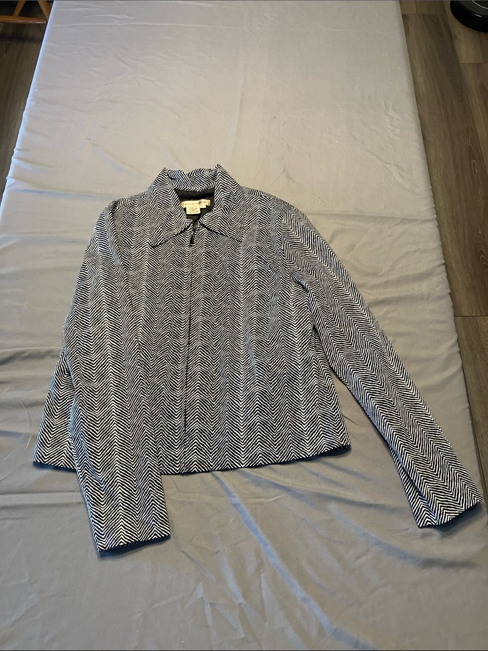Black & White Chevron Zip-Front Blazer Jacket